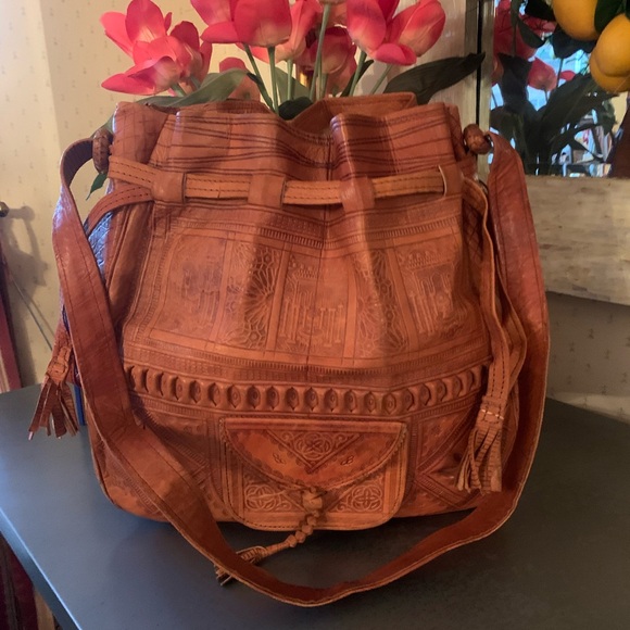 LARGE 100 percent LEATHER Moroccan shoulder tote, Bucket Bag, CORDOVAN color. - Picture 1 of 14